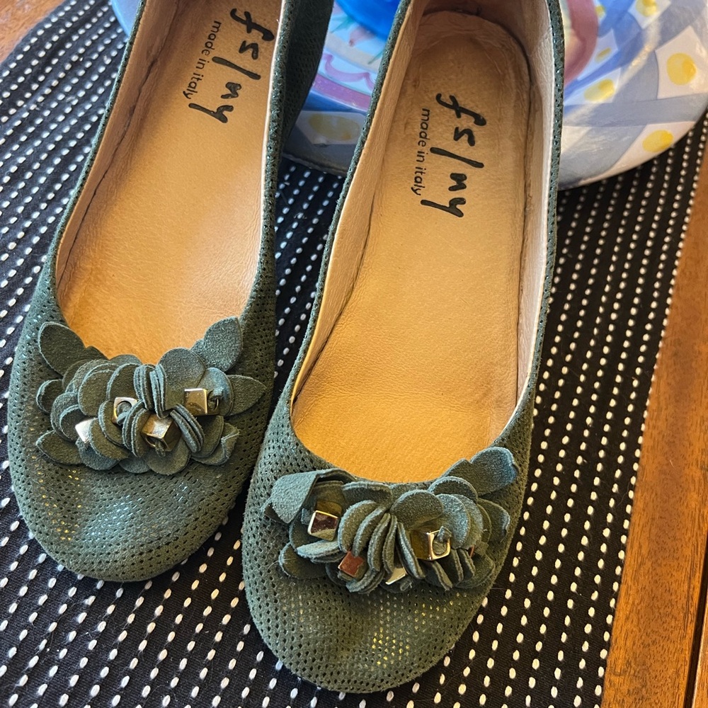 French Sole FS / NY Olive Green Suede Ballet Shoes